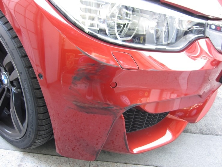 BMW M4 범퍼 손상
