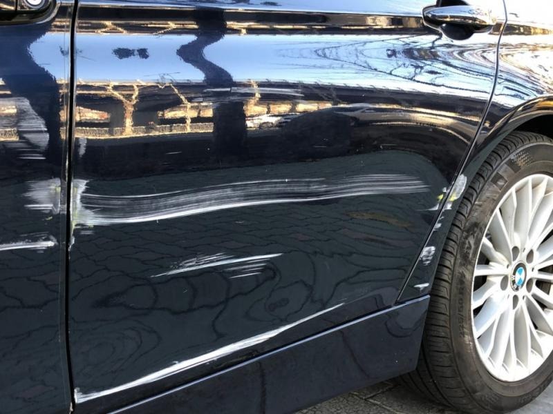 BMW 520i 펜더 손상
