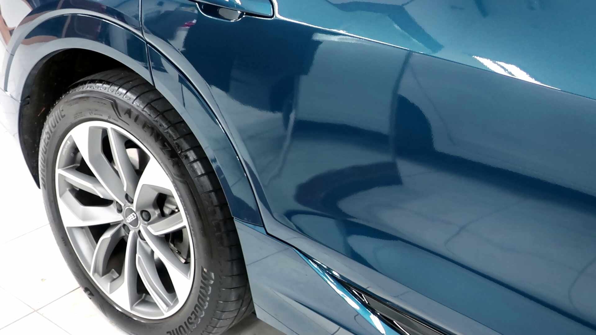 수입차 휠 얼라인먼트 4륜 정렬 작업 장면