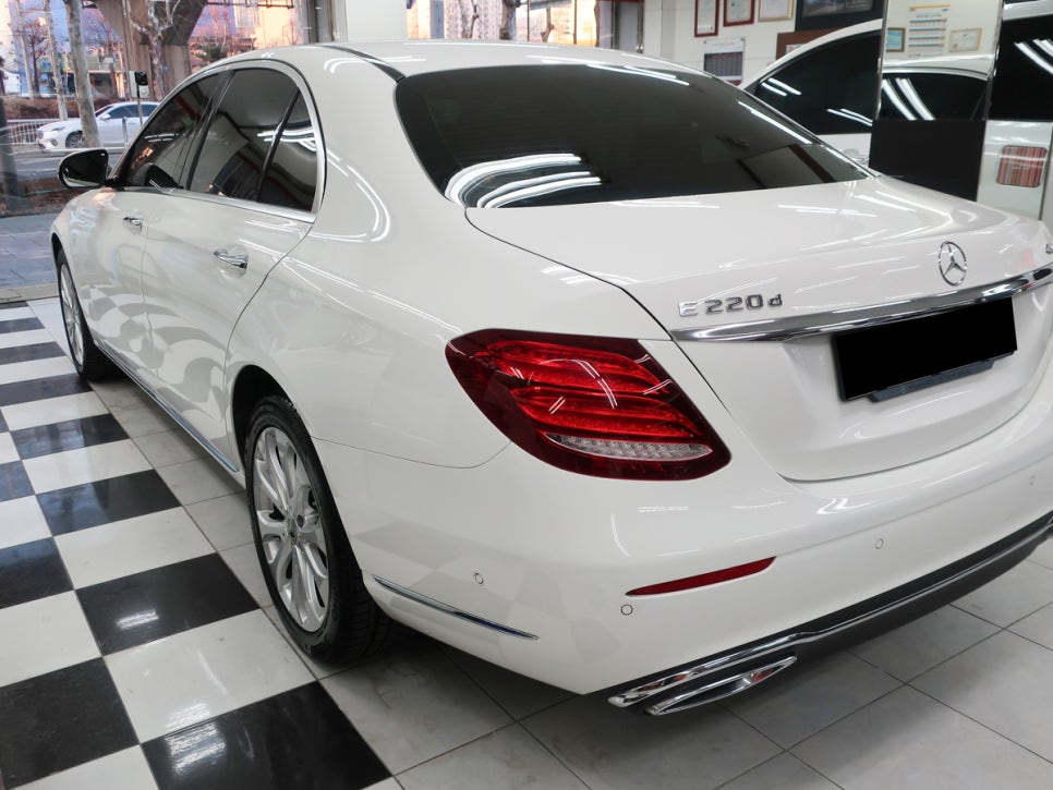 벤츠 E220D 범퍼 시공 후 13