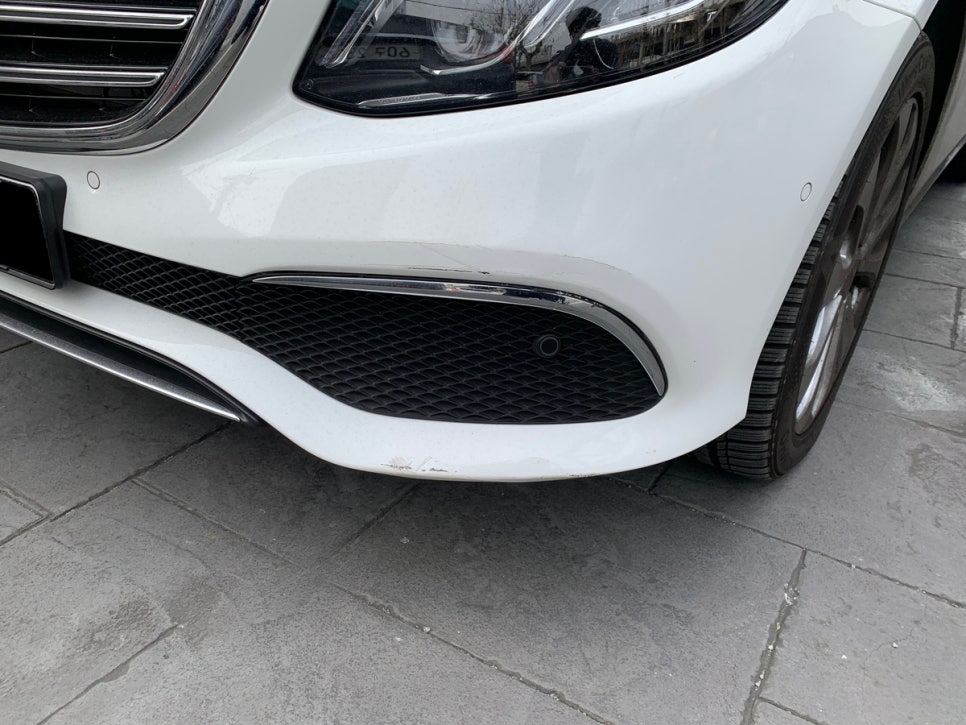 벤츠 E220D 범퍼 시공 전 2