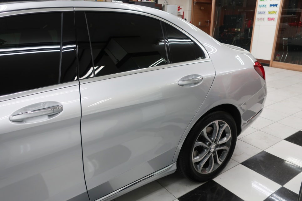 벤츠 W205 C200 도색 시공 후 4