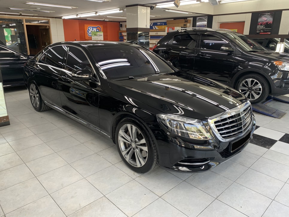 벤츠 W222 S500L 4MATIC 광택 복원 및 유리막 코팅 시공 사진