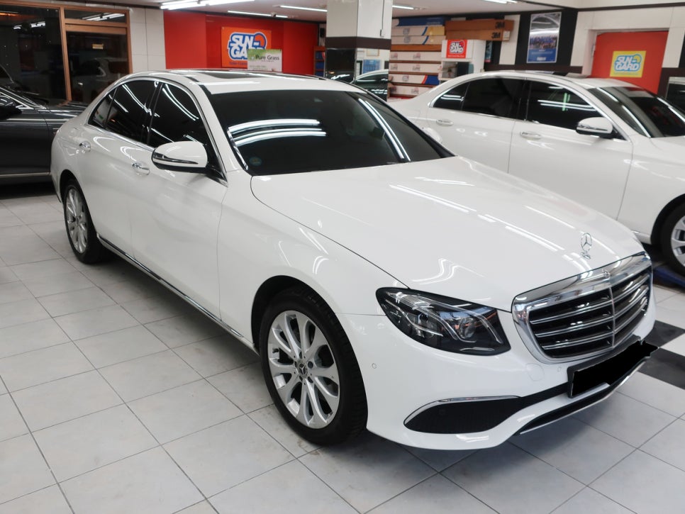 마포구 덴트 벤츠 E220d 손상된 앞 범퍼 판금 도색 시공 전