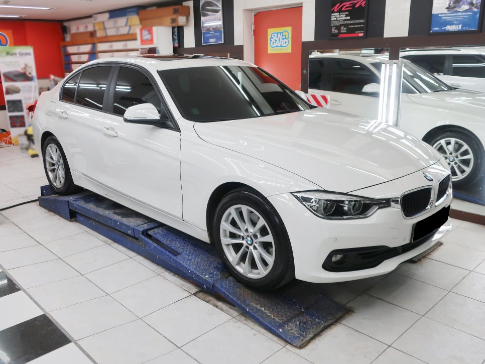 BMW 320D 범퍼 상세 부위 1