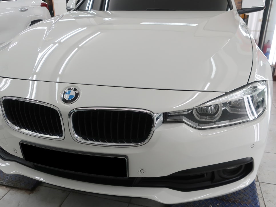 BMW 320D 범퍼 상세 부위 2