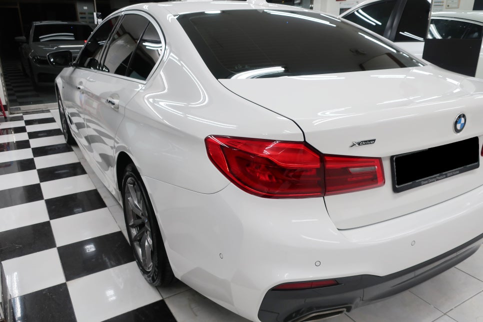 BMW 520D 뒤 범퍼 시공 후 4
