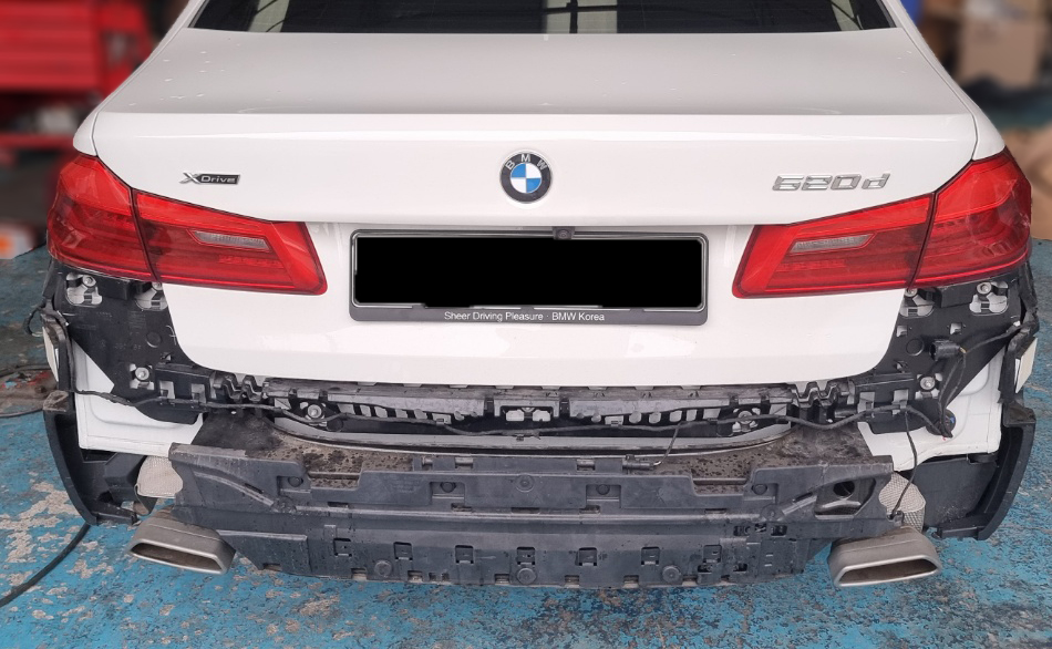BMW 520D 뒤 범퍼 시공 과정 1