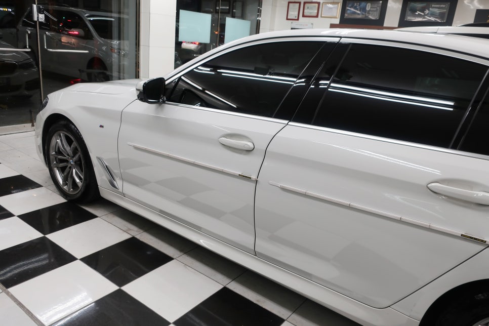 BMW 520I 휀다 상세 부위 2