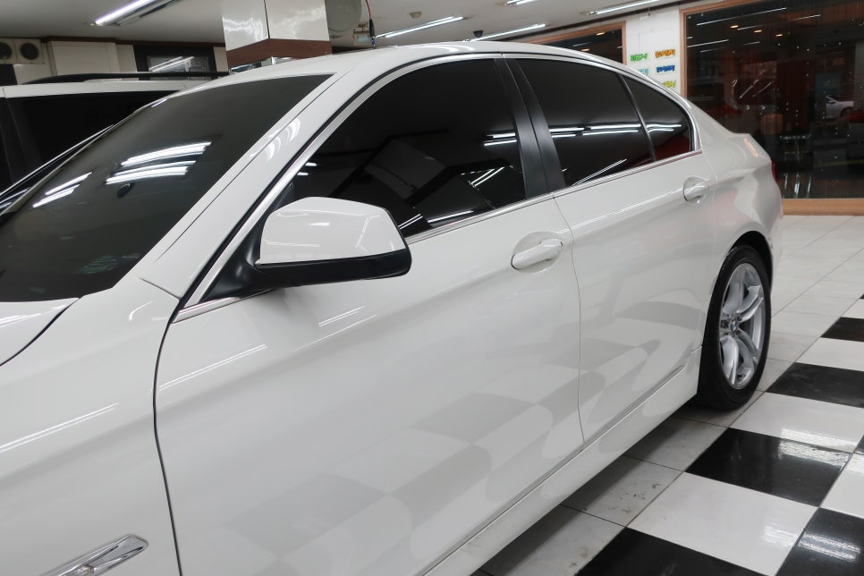 BMW 528I 범퍼 상세 부위 2
