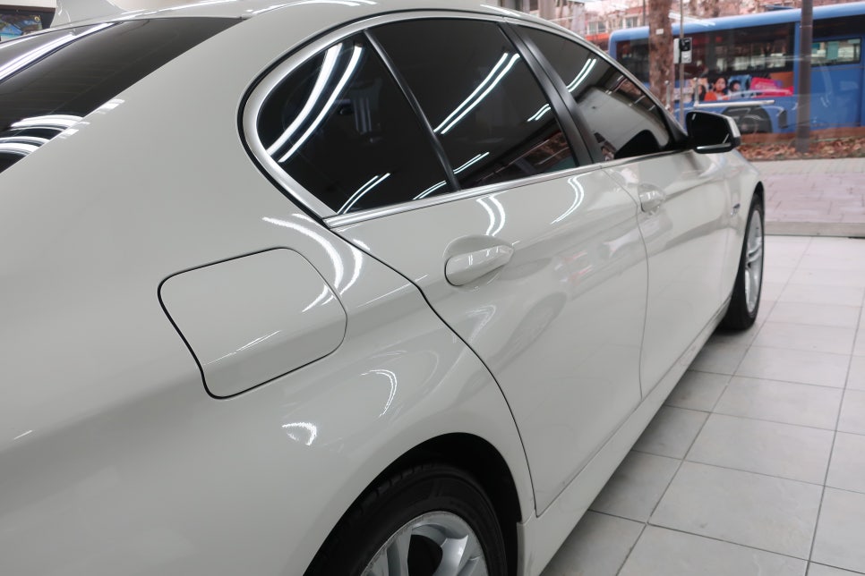 BMW 528I 범퍼 상세 부위 3