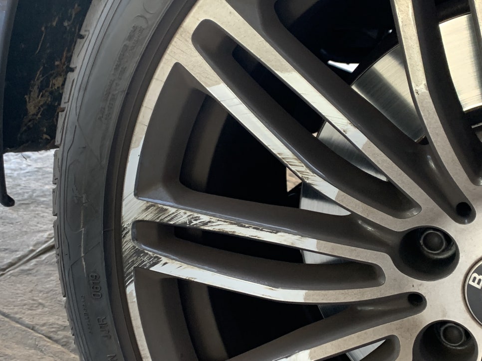 BMW 530I BODY 휠 시공 전 3