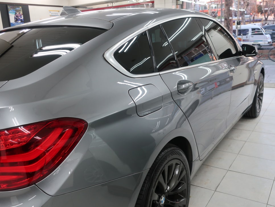 BMW 5GT 범퍼 상세 부위 4