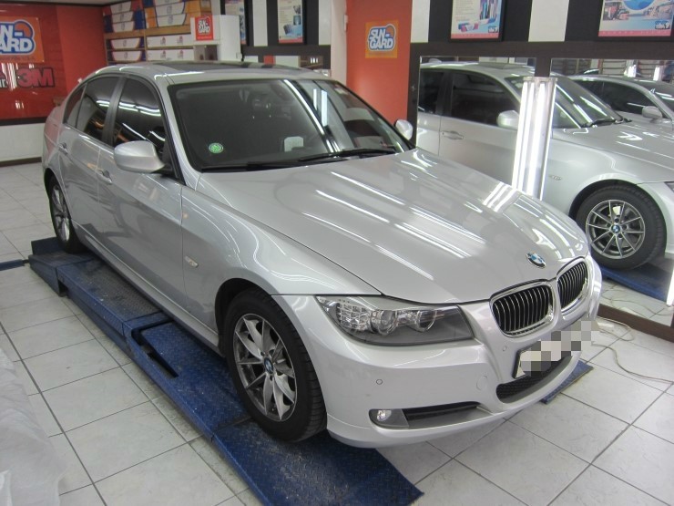 마포구 성산동 모터큐브에서 BMW 320i 자동차유리복 시공 전