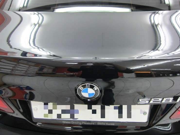 BMW 528i 트렁크파손 판금도색으로 완벽복원 되었네 시공 후