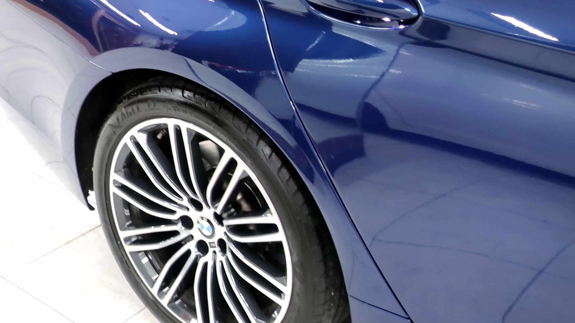 마포구 덴트 BMW 530i 손상된 도어, 펜더, 범퍼 시공 전