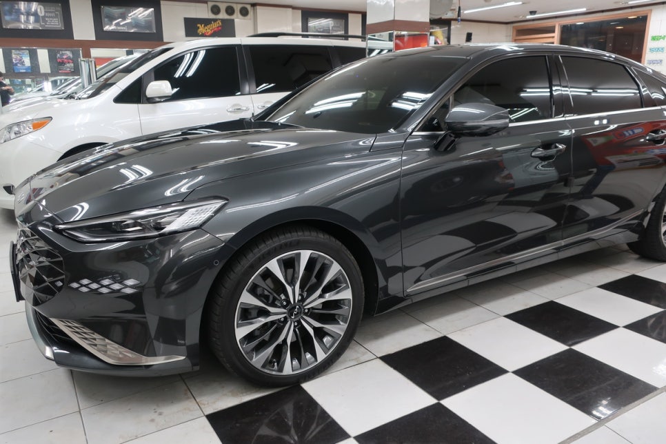 기아 K8 범퍼 휠 상세 부위 2