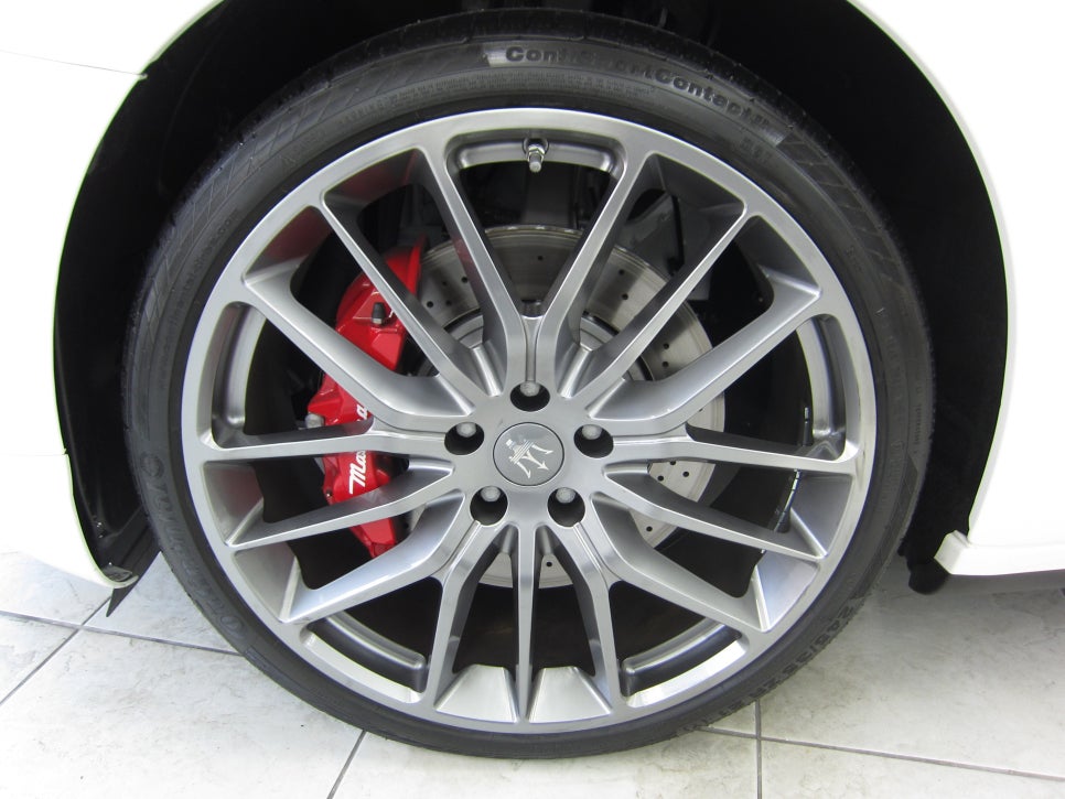 콰트로포르테 판금·도색 시공 사진