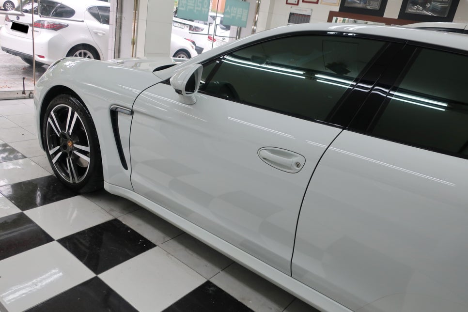 포르쉐 PANAMERA 도색 시공 후 4