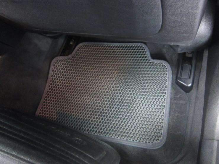 BMW 528i 벌집매트 쓰시다가 퓨어그래스매트로 바꾸 시공 후