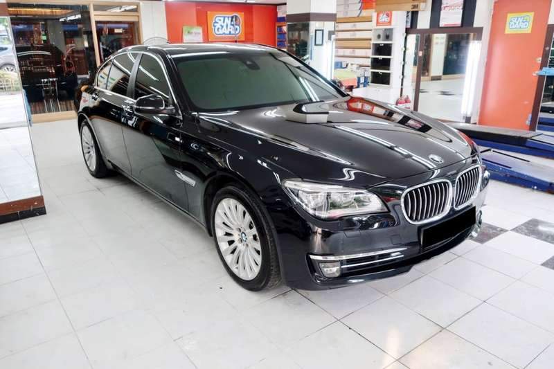 마포구 광택 전문점에서 BMW 740d 수성 고 광택. 시공 전