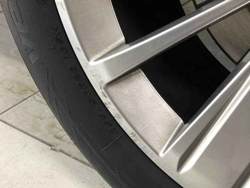 마포구 성산동 덴트 광택 전문점에서 포드 익스플로러 휠 시공 전