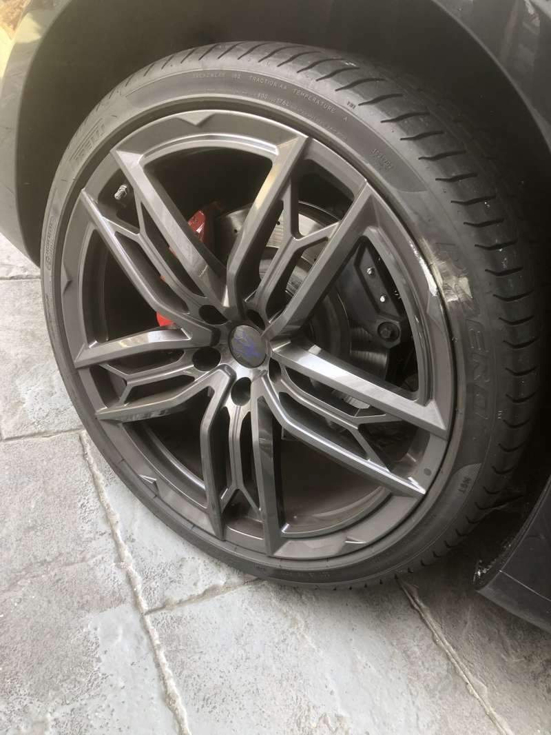 마세라티 콰트로포르테 21인치 덴트 작업 전 03