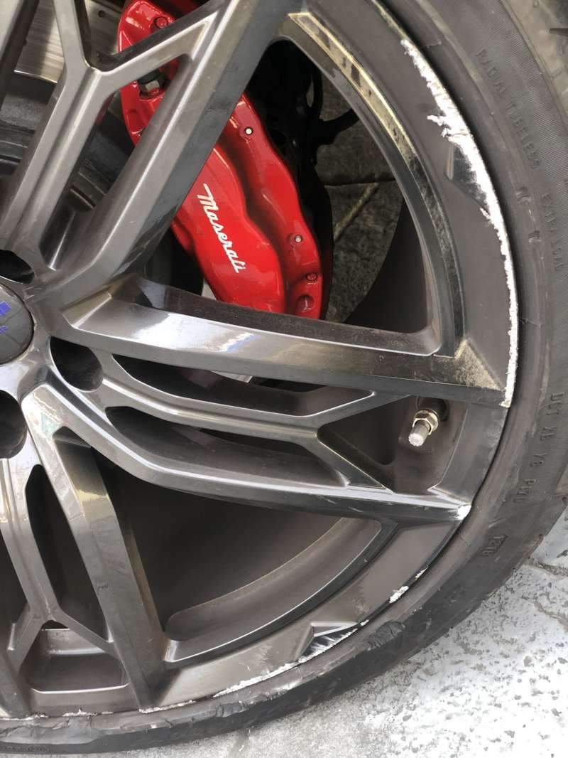 마세라티 콰트로포르테 21인치 덴트 작업 전 05