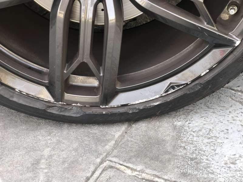 마세라티 콰트로포르테 21인치 덴트 작업 전 07