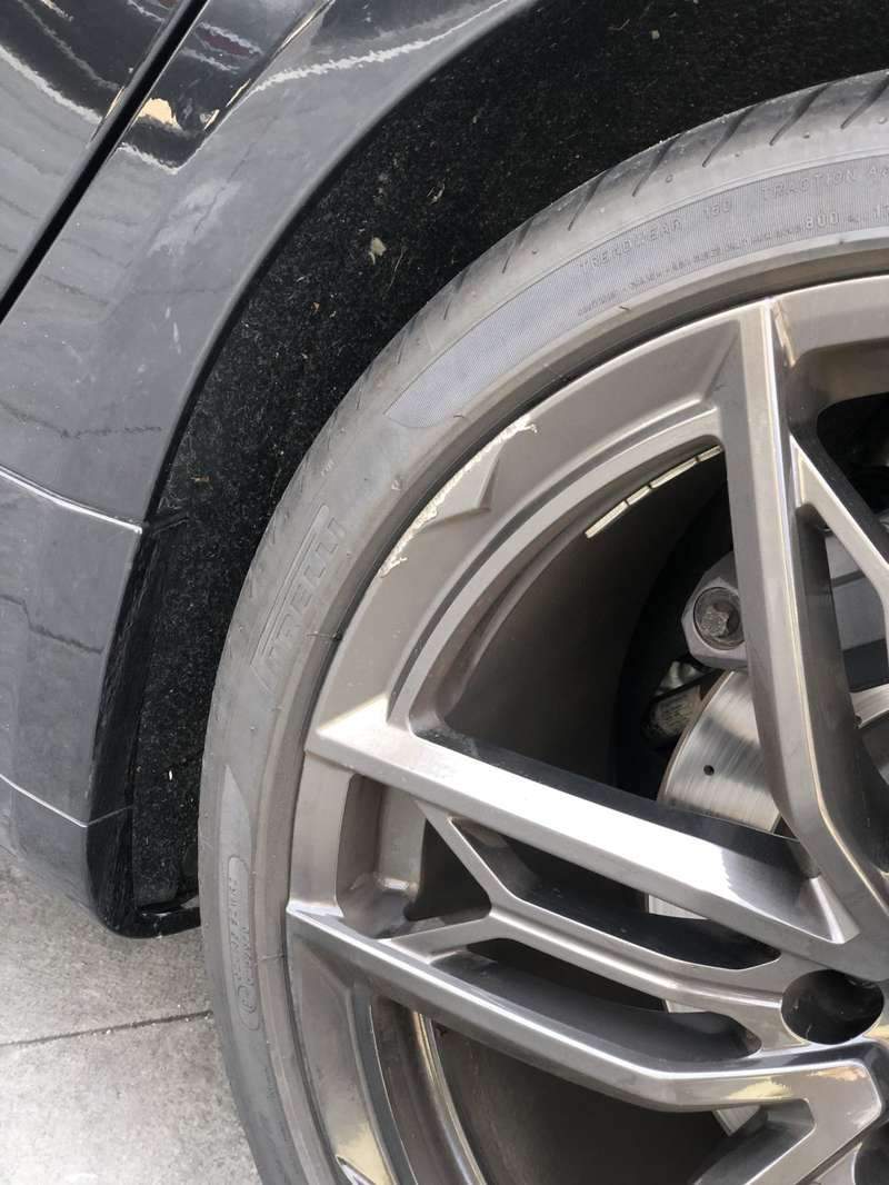 마세라티 콰트로포르테 21인치 덴트 작업 전 08