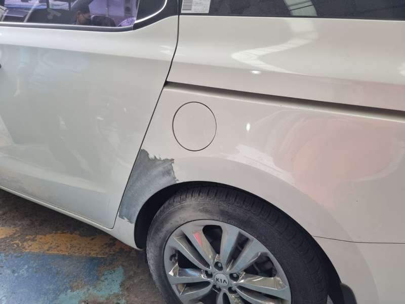 카니발 덴트 시공 사진