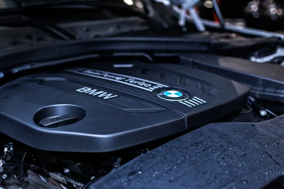 BMW 앞 범퍼 판금도색 시공 장면